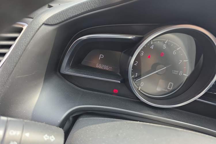 Used Mazda 3 Axela 2017 Hatchback 2.0L Automatic Sport Model China V Emission Standard Odometer Close Up