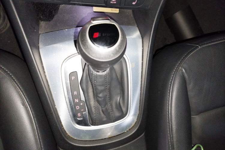Used Audi Q3 2015 35 TFSI Comfort Model Gear Lever