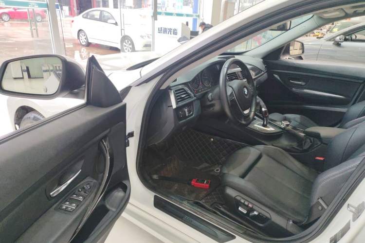 Used BMW 3 Series GT 2019 320i Sport Edition Driver Seat