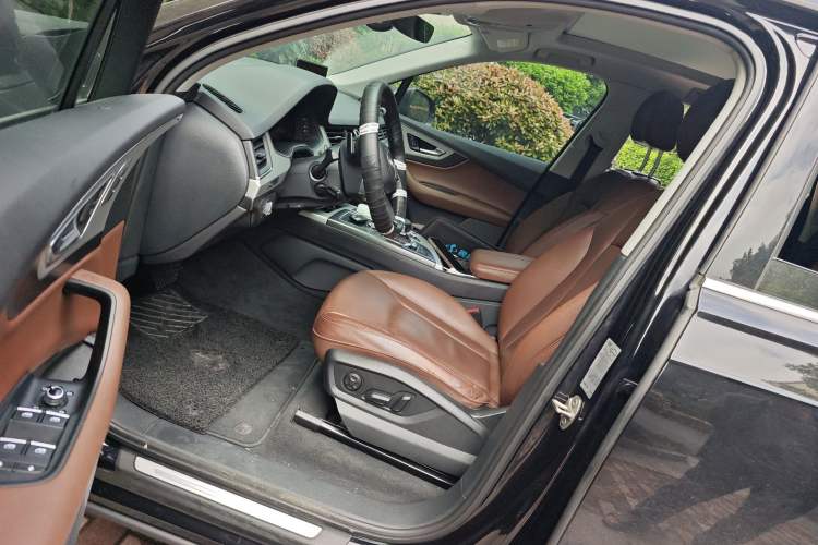 Used Audi Q7 2019 55 TFSI Technology Edition Left Front Seat