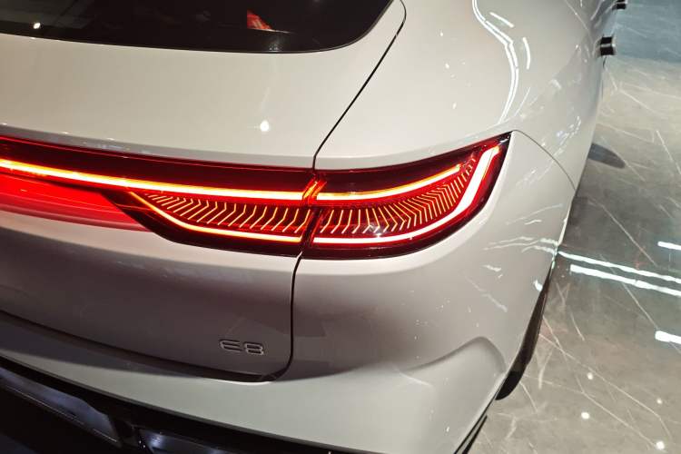 Used Geely Galaxy E8 2024 665 km Range Rear-Drive Starship Long-Range Version
