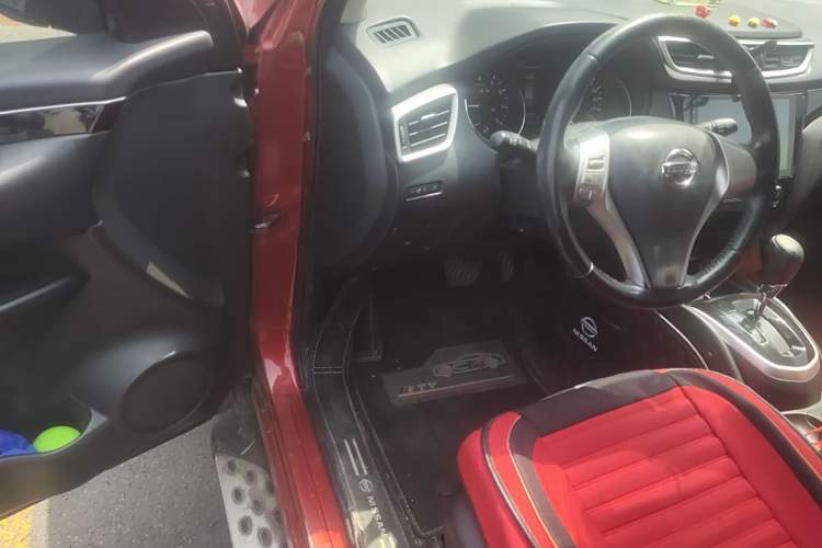 Used Nissan Qashqai 2016 2.0L CVT Luxury Edition Driver Seat