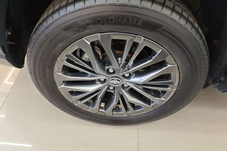 Used Toyota Wildlander 2023 Dual-Motor 2.5L E-CVT Four-Wheel Drive Prestige Edition Right Rear Wheel Hub