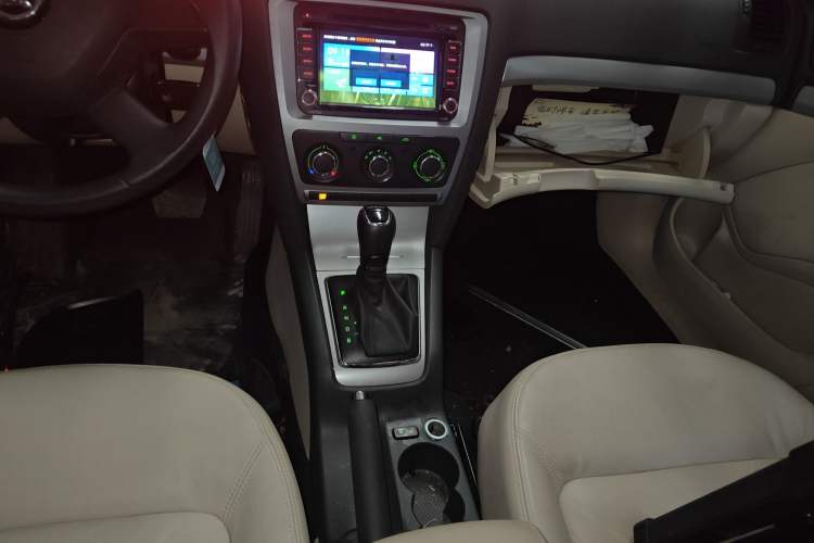 Used Skoda Octavia 2015 Classic Model 1.6L Automatic Yijie Version
