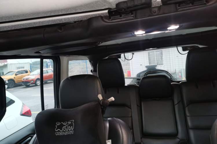 Used Jeep Wrangler 2019 2.0T Sahara Four-Door Version China VI Emission Standard