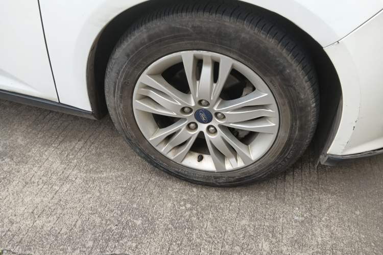Used Ford Focus 2012 Hatchback 1.6L Automatic Comfort Model Right Front Wheel Hub
