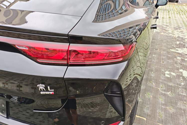 Used BYD Song L EV 2025 Intelligent Driving Version 662 km LiDAR Excellence Edition Right Rear Taillight
