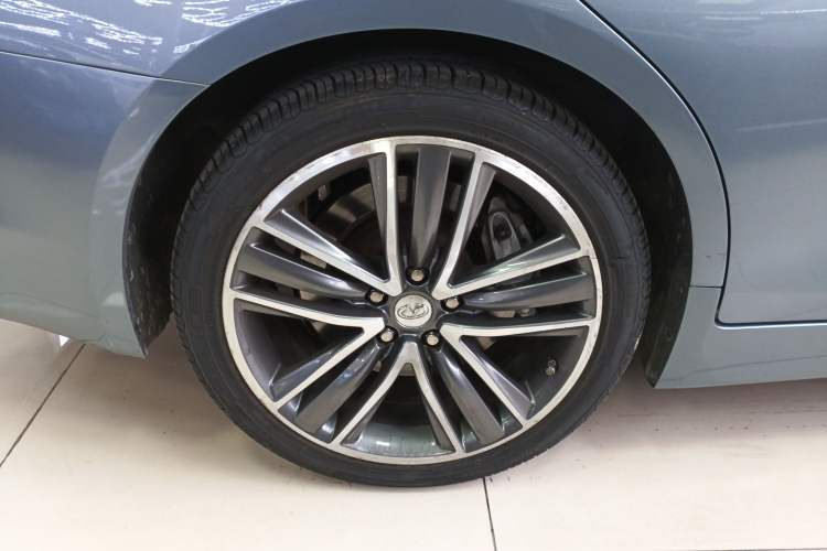 Used Infiniti Q50 2014 3.7L Luxury Sport Edition Right Rear Wheel Hub