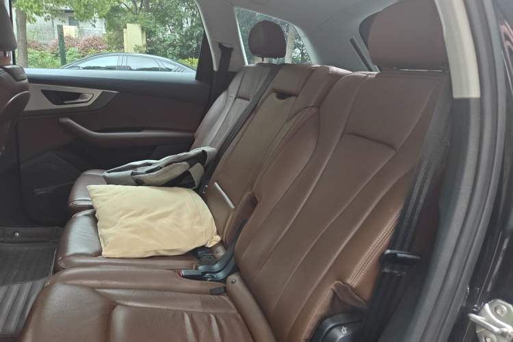 Used Audi Q7 2016 40 TFSI Comfort Model Left Rear Seat