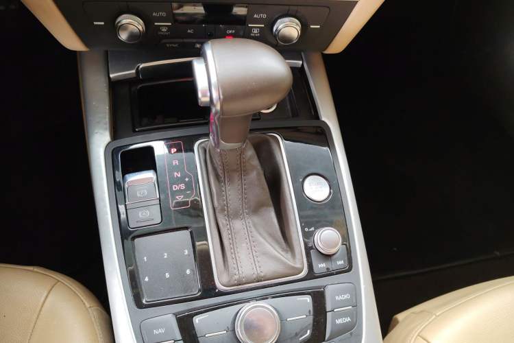 Used Audi A7 2012 2.8FSI quattro Ambition model Gear Lever
