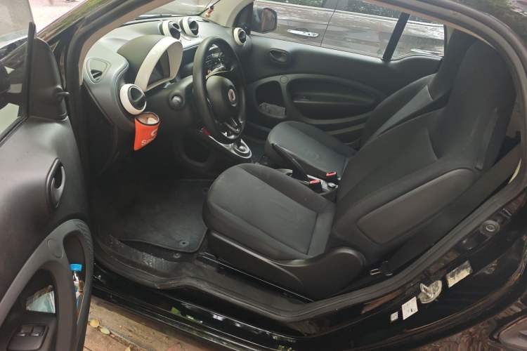 Used smart fortwo 2015 1.0L 52 kW hardtop Dynamic version Driver Seat