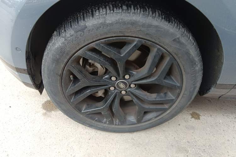 Used Land Rover Range Evoque 2020 249 PS R-DYNAMIC S Black Edition Sport Version Left Front Wheel Hub