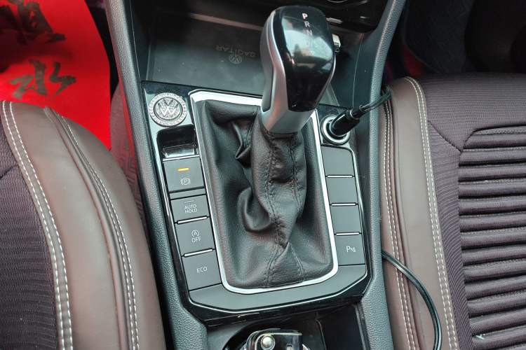 Used Volkswagen Sagitar 2024 300TSI DSG Excellence Edition Gear Lever