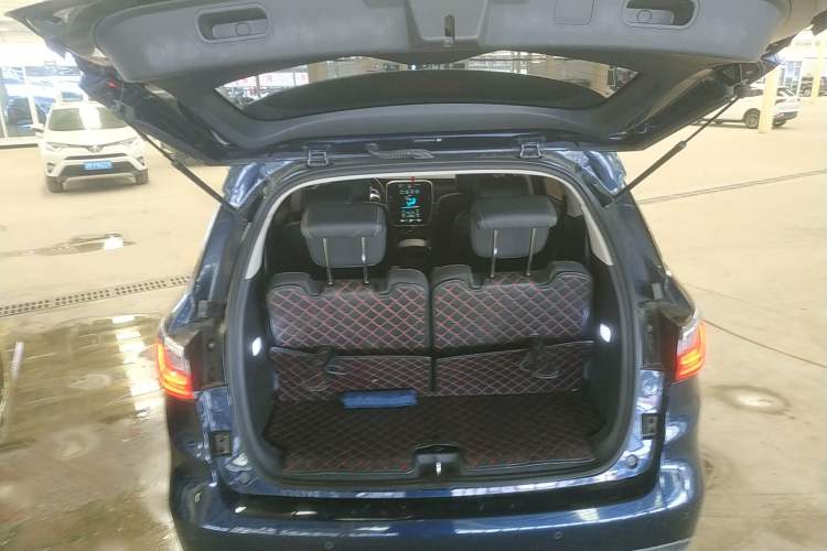 Used BYD Song MAX 2018 1.5T Automatic Smart Connect Elite Model with 6 Seats Trunk