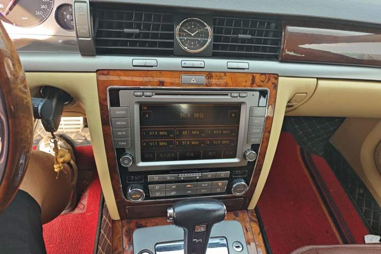 Used Volkswagen Phaeton 2011 3.6L V6 5-Seater Extended Business Edition
