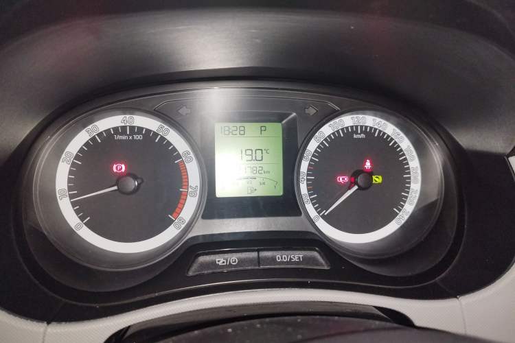 Used Skoda Fabia 2016 1.4L Automatic Car Enjoy Edition
