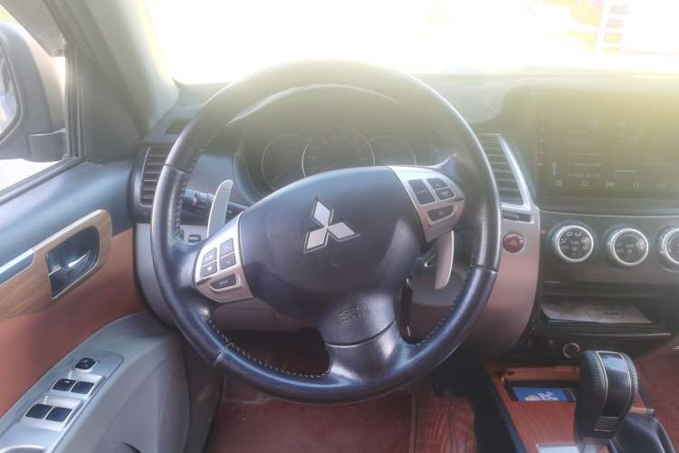 Used Mitsubishi Pajero Sport 2011 3.0L Sport Navigation Edition Steering Wheel