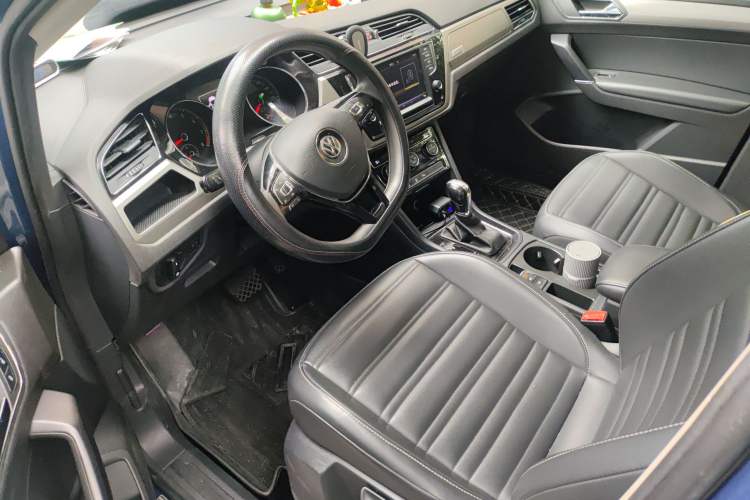 Used Volkswagen Touran 2016 Volkswagen Touran L 280TSI DSG Comfort Edition
