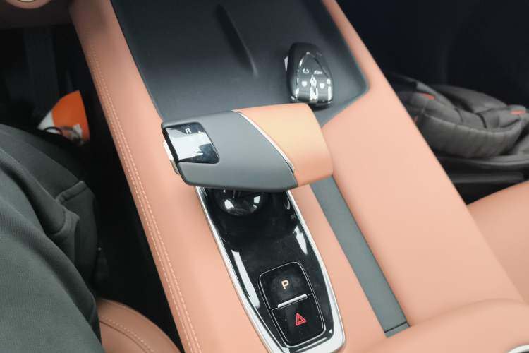 Used Changan UNI-Z New Energy 2024 Blue Whale Smart Electric iDD 125km Beyond Edition