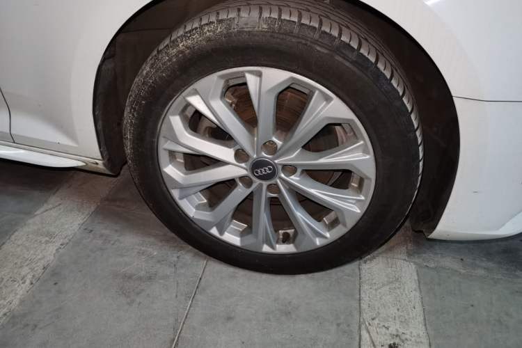 Used Audi A4L 2019 40 TFSI Ambition China VI Right Front Wheel Hub