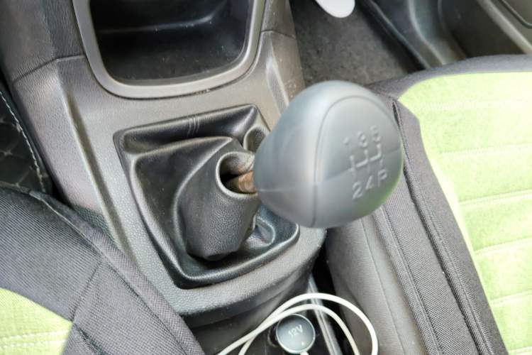 Used Ford Fiesta 2013 Sedan 1.5L Manual Fashion Edition Gear Lever