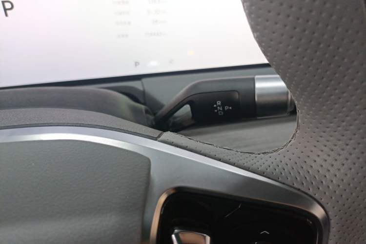 Used Geely Galaxy E8 2024 550 km Range Rear-Wheel-Drive PRO Gear Lever