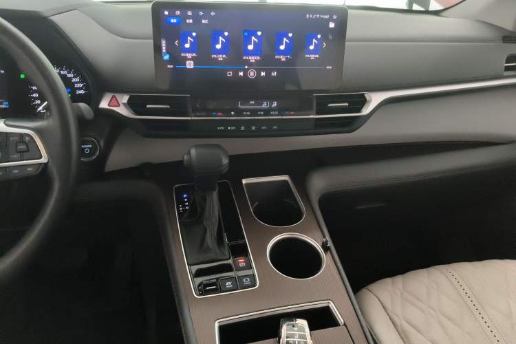 Used Toyota Granvia 2024 2.5L Hybrid Comfort Edition
