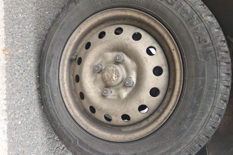 Used Wuling Zhiguang 2013 1.0L Practical Version Right Front Wheel Hub