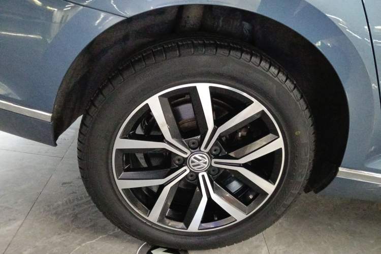 Used Volkswagen Variant 2017 380TSI Two-Wheel Drive Comfort Edition Right Rear Wheel Hub