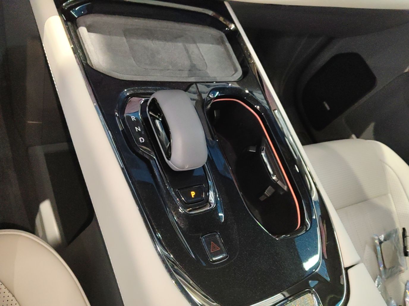 Zeekr 009 2024 Six-Seat Executive Version 4WD 108 kWh — снимка 16