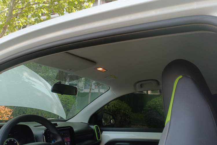 Used Roewe Clever 2021 302 km New Four-Seater Super-Efficient Version Headliner