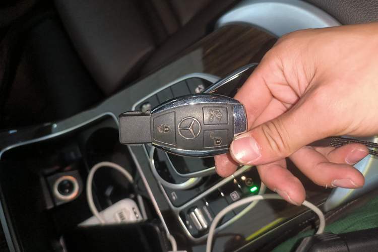 Used Mercedes-Benz GLC 2018 Facelift GLC 260 4MATIC Luxury Edition
