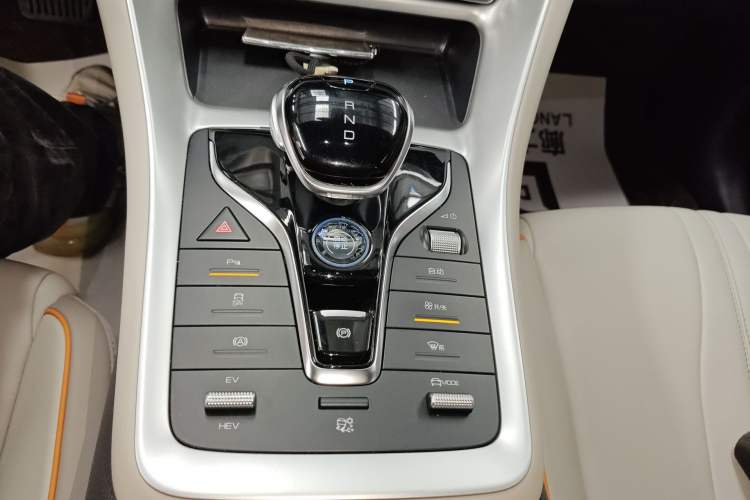 Used BYD Song Pro New Energy 2024 HONOR Edition DM-i 71KM Navigation Model Gear Lever