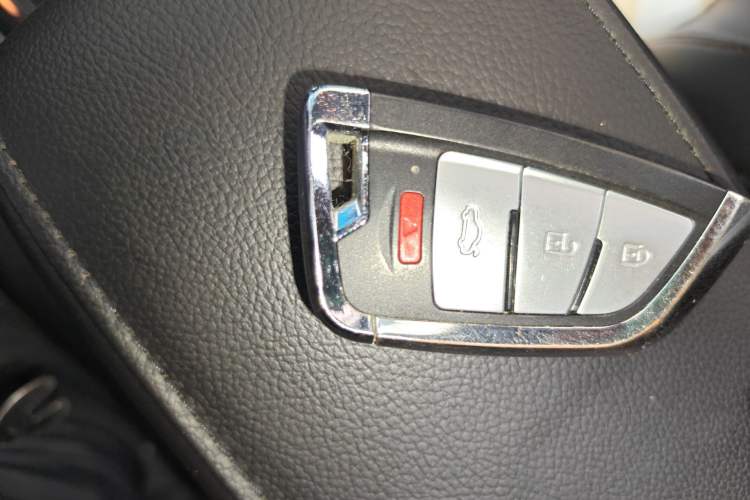 Used Chevrolet Cruze 2017 1.4T Hatchback Dual-Clutch Lingfeng Edition Vehicle Key