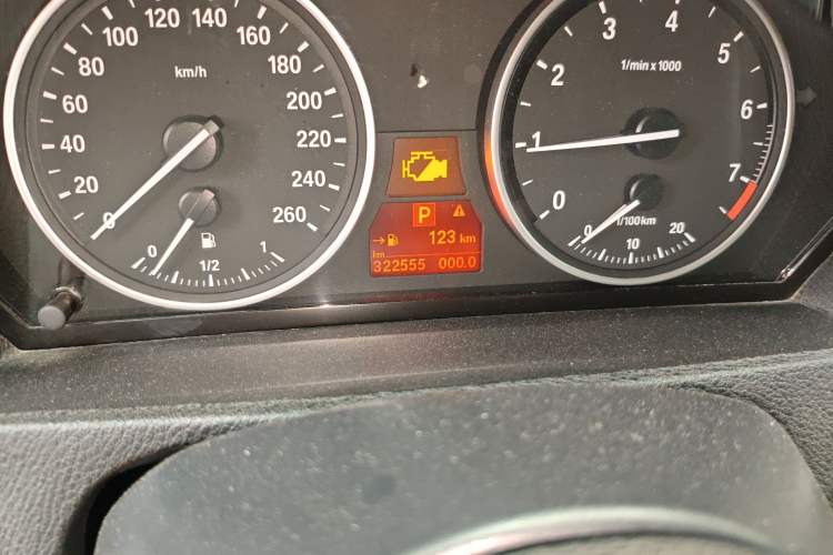 Used BMW X5 2013 xDrive35i Leading Model Odometer Close Up