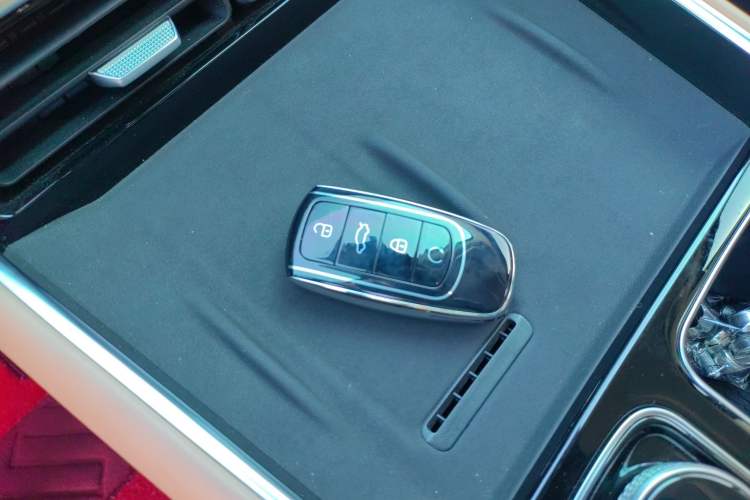 Used Chery Tiggo 8 L 2025 Model 2.0T Two-Wheel Drive Changhong Edition—7 Seaters
