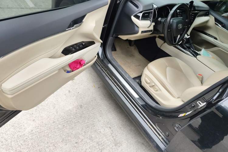 Used Toyota Camry 2018 2.0G Luxury Edition Driver Seat