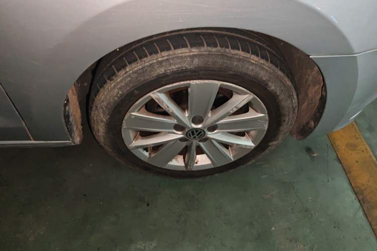 Used Volkswagen Jetta 2013 1.6L Automatic Comfort Model Right Front Wheel Hub