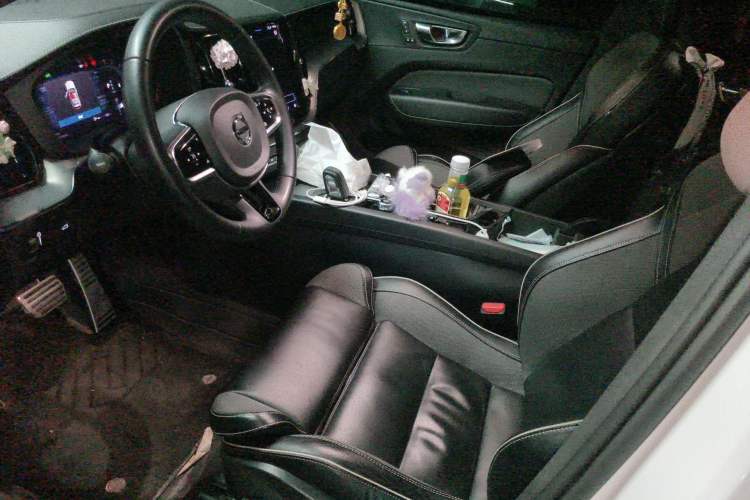 Used Volvo XC60 2022 B5 4x4 Smart & Advanced Sport Edition Left Front Seat