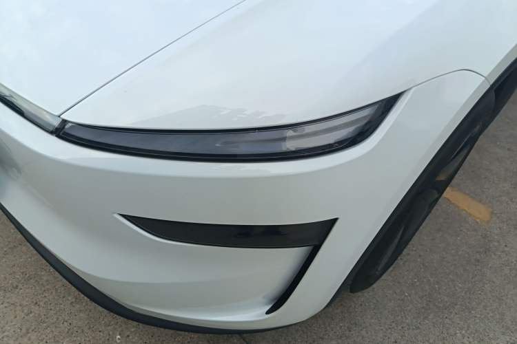 Used Tesla Model Y 2025 Long-Range All-Wheel-Drive Version
