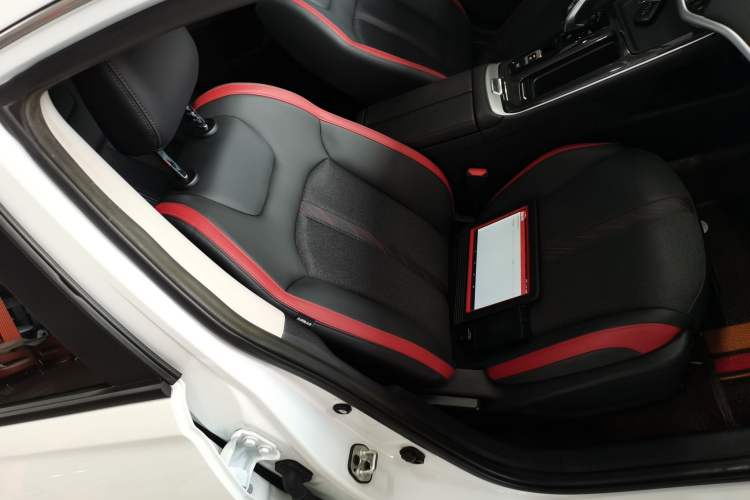 Used Dongfeng Aeolus Yixuan MAX 2021 1.5T Super-Powered Dad Edition Right Front Seat