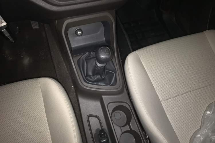 Used Wuling Hongguang V 2022 1.5L Jingqu Edition Electric-Assist LAR Gear Lever