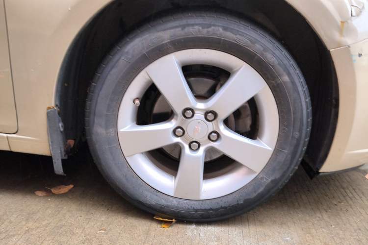 Used Chevrolet Cruze 2013 1.8L SE AT Right Front Wheel Hub