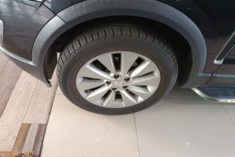 Used Opel Antara 2013 2.4L Two-Wheel-Drive Luxury Edition