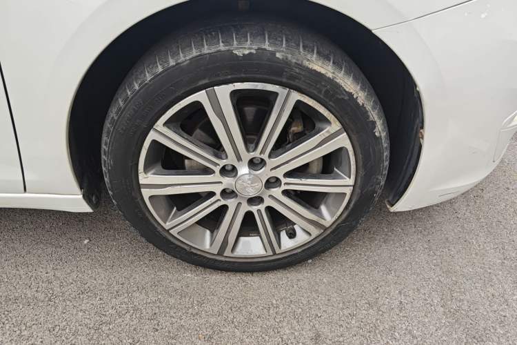 Used Peugeot 408 2018 350THP Automatic Luxury Edition Right Front Wheel Hub