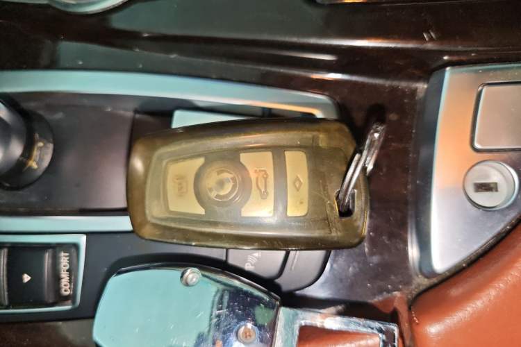 Used BMW 5 Series 2014 525Li Leading Model Interior 1