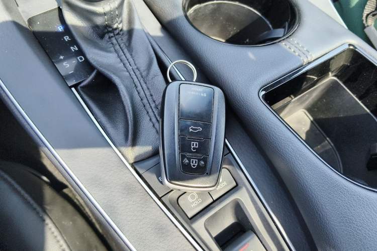 Used Toyota Avalon 2019 Dual-Engine 2.5L Luxury Edition China VI Standard Vehicle Key