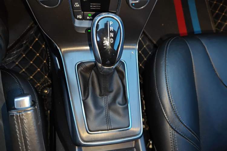 Used Volvo V40 2015 1.6T Zhiyi Edition