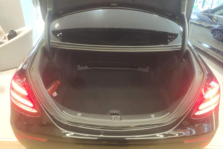 Used Mercedes-Benz E-Class 2019 E 260 L
