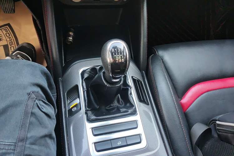 Used CHANGAN CS55 2017 1.5T Manual Colorful Edition Gear Lever